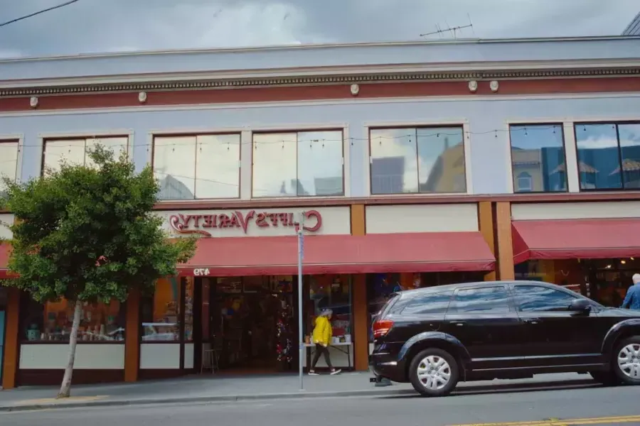 The exterior of 克里夫,综艺 in the Castro